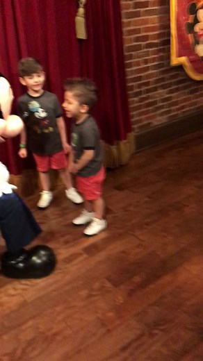 OMG can @Disney please bring back talking Mickey 🥹😍#mickeymouse #waltdisneyworld #disneyland #disneycelebration #disneyfamily #memories