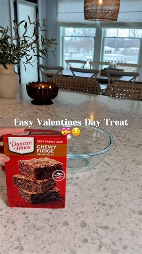 Alaina O’Keefe on Instagram: "Easy Valentine’s Day treat! #valentinesday #sweettreats #easydessert #satisfyingvideo #desserttiktok"