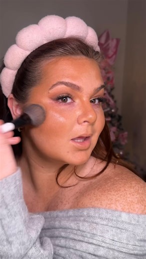 Savannah Madison on Instagram: "PART 3 🩷✨ HOW TO USE YOUR CREAM BRONZER!! My series of tutorials that focuses on technique and not product! I do not tell you anything I use so that you can use what you have! #makeuptutorial #series #bridalmakeupartist"