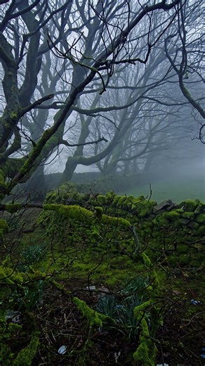 Winnats Pass Dale Cave Castleton Peak District UK #winnatspass