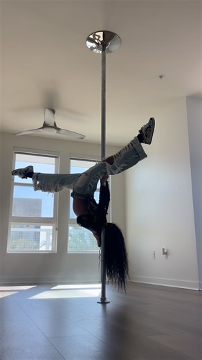 ARIEL on Instagram: "This is what you call a HIGH-functioning $t0ner ✨😂"