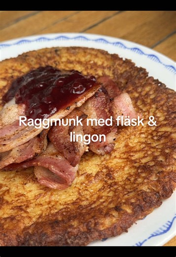 Raggmunk med fläsk & lingon #raggmunk #husmanskost #potatis