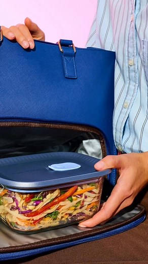 ✨ Descubre Voilá de Tupperware ✨ El vidrio más elegante y resistente para tu cocina. Ideal para hornear, conservar y servir, sus recipientes mantienen la frescura de tus alimentos sin absorber olores ni manchas. 💎 Además, su diseño moderno te permite llevarlos directo del horno a la mesa con estilo. ¡Practicidad, durabilidad y belleza en un solo producto! 💙 #Tupperware #Voila #CocinaConEstilo | Martha Mariscal