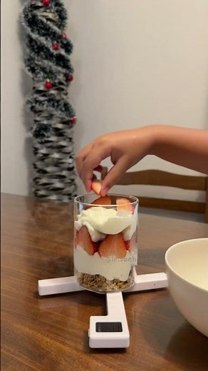 Low Calorie Yogurt Parfait 🥣 Easy Calorie Deficit Recipe 🍓