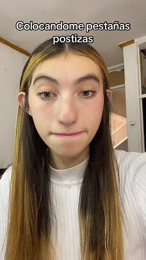 Putting on False Eyelashes: Step-by-Step Guide