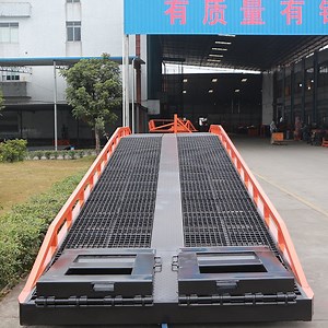 [Hot Item] Heavy-Duty 6 Ton Hydraulic Container Loading Ramp for Efficient Transport