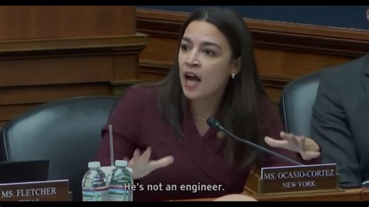 埃隆•马斯克身价8350亿美元，却拿自己成为万亿富翁开玩笑。