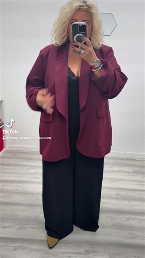 El Capricho de Marisa on Instagram: "Blazer combinada con mono 🩷🩷🩷🩷🩷. 📏Blazer 31,95 hasta 56. 💰Mono 24,95 hasta 56. 🛍️ No dudes en hacer tu pedido ⬇️ 📦 Disponible en nuestra tienda online 🔗 https://elcaprichodemarisa.com/ 🚚 Envío gratis a partir de 50 € 📲 ¡Haz tu pedido por DM o entra ya a la web! 📲WhatsAap (617077143) 📨 Mensaje directo #elcaprichodemarisa #tallagrande #modajuvenil modaonline tiendaonline tallasgrandes modafemenina curvyfashion modamujer"