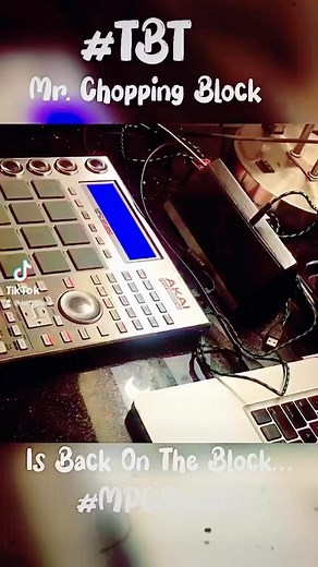 What was your first beat machine? 🤔 . Repost @billyblass >> MPC Studio Throwback … . Join the community maschinemasters.com @maschinemasters . #mpclive2 #billyblass #bevintage #mrchoppingblock #chakakhan #instrumental #jrueski #hiphop #Boombap #billyvintageblass #mpcstudio #duet #maschinemasters #stitch #freestyle #beats #fyp #fypシ #producer #namm2017 #vintagebeatzproductions #vintagebeat #yoooo #akaimpc #elchoppo #freestyle #throwbackthursday #tbt #16pads #akaimpcstudio #420 | Maschine Masters