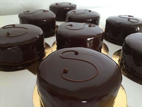 Sacher Torte (individual chocolate cakes)