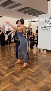 12K views · 239 reactions | Hora de aprender de los maestros! ROLY MADEN & JOHNNY VAZQUEZ ¡Nunca dejar de aprender de los bailarines y maestros que inspiran! 殺 | SalsaSocial | Facebook