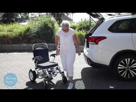 Splitting and connecting the pull apart Freedom DE08L Sports Power Chair