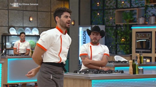 GALEANO presenta su platillo con un mensaje directo a CAROLINA 🏹🔥 #TopChefVIP #TopChefVIP3 | Telemundo