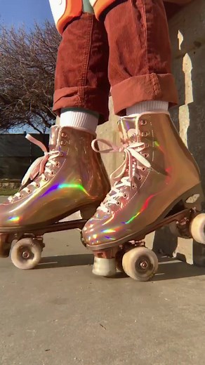 Get Unready with Me ✨🛼 Skate Park Edition 🤙🏽 Shop our entire look now! Link in bio! 😇💖 #rollerskatingtiktok #TikTokFashionWeek #smallbusinessusa