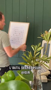 Le calendrier des semis est certainement l’outil que j’utilise le plus : il m’indique quoi semer, quand le faire (au chaud ou en pleine terre) et quelles plantations réaliser au bon moment 🌿 👉 C’est pour ça que je te le partage : Il t’aide à garder en tête les quantités semées et à mieux les ajuster d’une année à l’autre. Trop de laitues l’été dernier ? Semis allégés cette saison … et plus de place pour les tomates préférées 🍅 📅 Dans ce calendrier, tu trouveras : - Les périodes idéales pour 