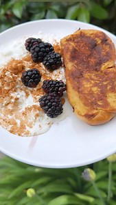 Tastes like my childhood ⭐️Challah French toast recipe 1/2 large challah bread , sliced into 8 1/4-1/2” slices 4 vital farms eggs 1/2 cup milk 1 tbsp vanilla extract 1 tsp cinnamon 1-2 tablespoons vital farms butter In a large bowl, whisk the eggs, milk, and vanilla extract. Soak the challah slices in the batter. Heater skillet to medium heat and melt on the butter. Add the challah slices and sprinkle evenly with cinnamon. Cook for 2-4 minutes on each side until fully cooked. #challah #frenchtoa