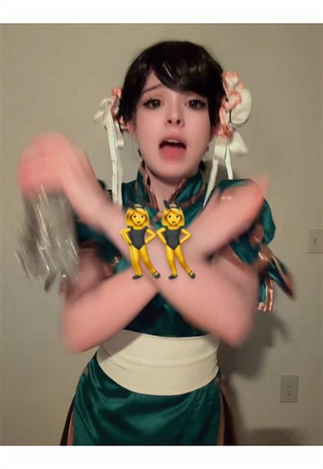 Oh no… we’re about to sin again!👀👹 Morrigan: @🌸Jenniichii🌸 I miss my MOTHERRRR #chunli #morrigan #cosplay