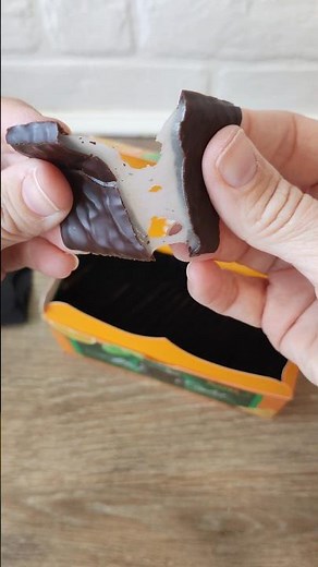 Opening After Eight Orange & Mint Edition 🍊🍫 | Chocolate Unboxing ASMR #asmr #chocolate