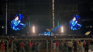 12K views · 293 reactions | Carla Morrison se lleva un susto tras el desmayo de un fan en la zona de cancha  | Monterrey Live | Facebook