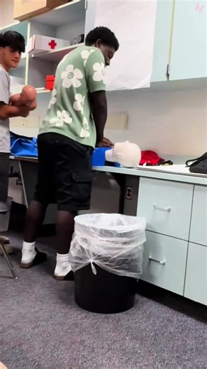 Funny medical student#foryou #funnyvideos #funnymoments #usa🇺🇸