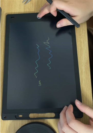 Bảng vẽ điện tử 12 inch – ghi chú nhanh, xóa 1 nút siêu tiện 📒✨ Nhẹ, gọn, mang đi học hay làm việc đều hợp. Ai cần bảng note tiện lợi thì bấm link mình gắn ở đây xem ngay nha! #xuhuong #tiệnlợi #đồdùngtiệních #mini