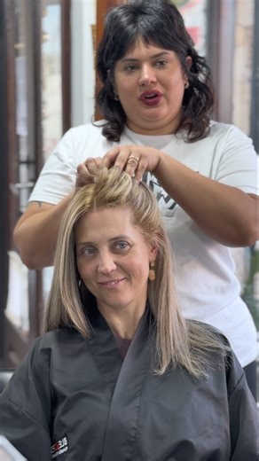 Blessed Peluquería y Barbería on Instagram: "Mechas inversas🦓 Renovamos el look de nuestra clienta con un arreglo de color y mechas inversas 💇‍♀️✨ Las mechas inversas son una técnica que consiste en oscurecer la base del cabello y aclarar las puntas, creando un contraste impactante y un efecto de profundidad. ¡El resultado es un look moderno y lleno de movimiento! #tendencia #hairstyle #haircolor #arreglodecolor"