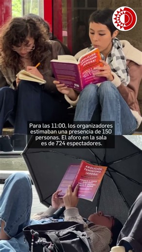 Hacen fila con horas de anticipación para la conferencia de Angela Davis en la UNAM