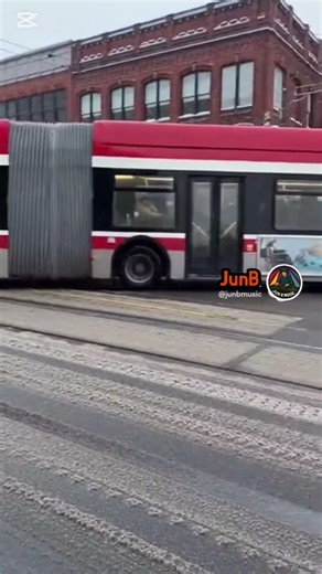 BUS... oh no!#ttc #toronto #winter #wintervibes