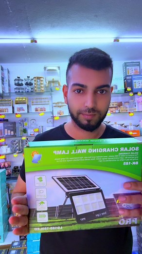 Solar LED Flood Light 100W & 200W – Remote, IP67, Rechargeable