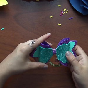 14K views · 471 reactions | Mira qué facil puedes hacer lacitos de foamy | Astrid Ponquis | Facebook