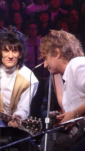 Rod Stewart sings his legendary song Maggie May in 1993 pt6