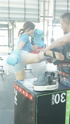 Trainer Gae teaching me High Kicks Technique #syanne #muaythai #trainergae #superbonus