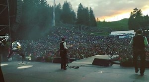 Und i spring spring spring ...! Danke du MEGAGEILES @flumserbergopenair 2019 ! #fliegerlied #juzimusik #tourlife #music #instamusic #fun #drinks #party #stage #crowd #partykracher #tubasepp #awesome #juzi #fliegerlied #25years #25jahre #anniversary #25thanniversarytour #megageil #megageilimjuzistyle #soaschönertag #zwergenlied #drobnaufmberg #wackelzipfelmuetze #zipfelmuetze #juzilates #derkleinehaifisch @juzimusik @bachmanntonewood @twaudio @beyerdynamic @wojnarschmeckt @zillertal.at @best_of_z