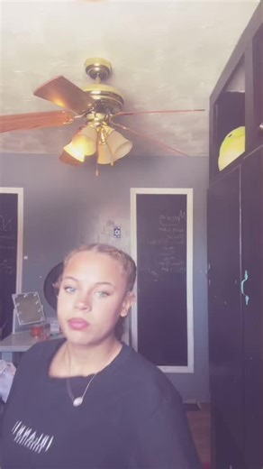 Heheha stole ur phone #blowthis up@Jariah