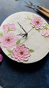 Floral Texture Painting on a clock ⏰ Upcoming texture painting workshops at Coimbatore & Chennai up on August!! Don’t miss it to learn the beautiful art of texturing - It’s so much fun 🤩 #texture #floral #textureart #diy #flowers #roses #clock #clockart #floralclock #diyideas | Eye Catcher's- define your style
