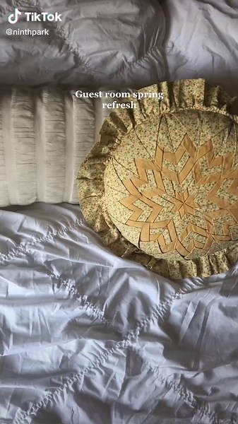 Moody Bohemian Bedroom Makeover Ideas for a Stylish Spring Refresh