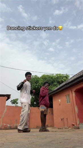 Green Dancing Stickers: The Fun of Animated Emojis