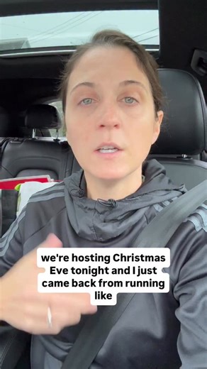 Caitlin Murray on Instagram: "Throwback Dec 2023. MERRY CHRISTMAS! 🎄"