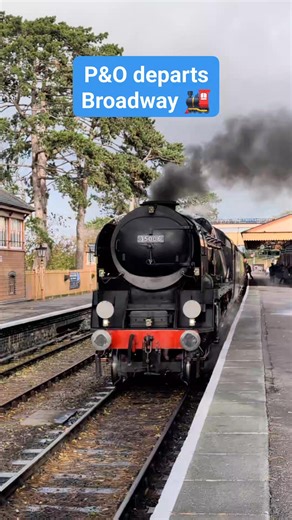 🚂 P&O DEPARTS BROADWAY 🚂 35006 Peninsular & Oriental Steam Navigation Company – known as P&O – departs Broadway Station on the Gloucestershire Warwickshire Steam Railway. The SR Merchant Navy Class locomotive was beginning the journey to Cheltenham Racecourse during the railway's Autumn Showcase. With its boiler certificate expiring, the railway's flagship loco was withdrawn from service shortly after the event for an overhaul. P&O was built at Eastleigh and completed in 1941. Originally numbe