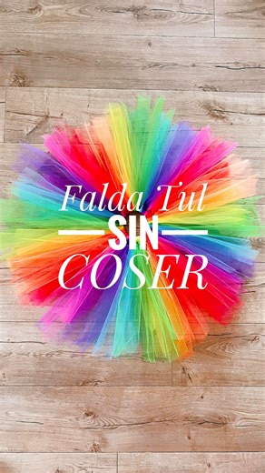 Esther Salamanca on Instagram: "🌈Tutorial: Falda de tul SIN COSER🧵🪡 ¡Es súper fácil y en 5 minutos la tienes hecha! Pero es que además este tutorial sirve para hacer cuellos, puños u otros complementos de tu disfraz 🙌🏼 Materiales: Goma elástica Tul de colores Tijeras ¿Te animas a hacer tus propias creaciones? 👌🏼 P.D. Si necesitas algún enlace de los materiales, DALE LIKE A ESTE POST y dejámelo por comentarios y te lo paso 😘 #disfraz #carnaval #tutorial #tutú #viral"