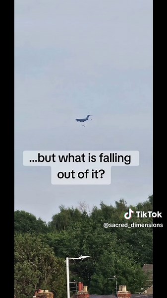 Military plane over North West Uk ~ #globemasterc17 #plane #wirral #wirraltiktok #sky #fallingfromsky #falling #militaryplanes #surveillance #reconnaissance #militarytiktok #geoengineering #skywatcher #lookup #royalairforce #flightradar #flighttracker #tacticaltraining #lowaltitude #flightpath #aeroplane #rafbrizenorton