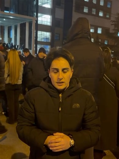 მთავრობის განკარგულებით, ქვეყნის მასშტაბით ადმინისტრაციულ შენობებზე სახელმწიფო დროშები დაეშვება.