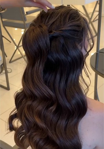 Elegant Retro Hairstyle Tutorial for Long Hair