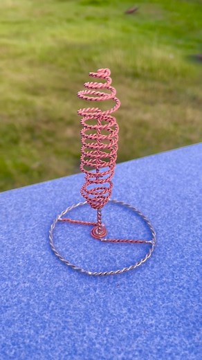 92K views · 1K reactions | Vertical spiral tensor has a central screw thread welded to the base, which can receive static electricity from air frequencies well. #design #tensorring #vibration #energy #vibrationhealing #Relaxation #positivevibes #positiveenergy | MineStone OnEarth | Facebook