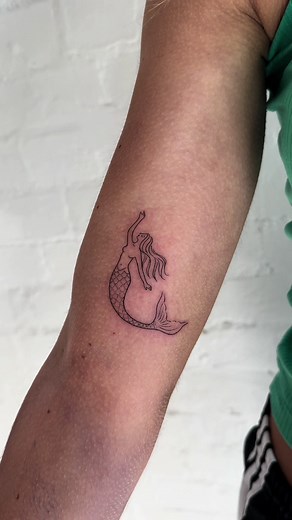 Fine line tattoos with scales, Mermaid addition 🧜🏽‍♀️ #finelinetattoosmelbourne