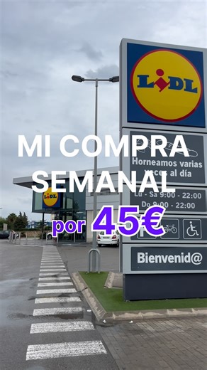 Puré de Palabras on Instagram: "🛒Mi compra y menú semanal por 45€ Guárdate esta publicación porque te regalo mi menú semanal de lunes a viernes y mi lista de la compra. En este precio de 45€ encontrarás comida y cena de lunes a viernes, desayuno, postre y snack. 📲Todas las recetas puedes encontrarlas en mi Instagram. 🥗MENÚ SEMANAL: Lunes: Ensaladilla de langostinos. Ensalada de tomates, pimientos asados, aguacate y queso de cabra. Martes: Albóndigas en airfryer con salsa de yogur. Salmorejo c