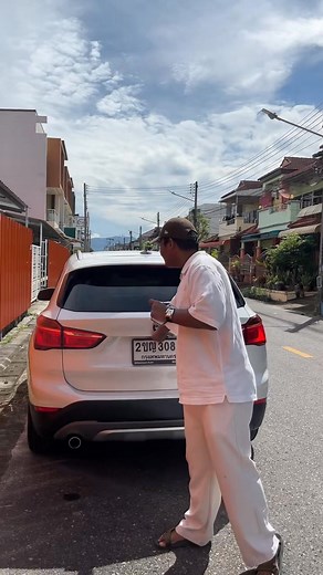 BMW X1 sDrive 18i XLine ปี 2017 / เครื่องยนต์เบนซิน 1500cc / ไมล์ 158,xxx กม. พิเศษเพียง 659,000 บาท ลูกค้าประวัติดี ฟรีดาวน์ 0% ออกรถง่ายทุกอาชีพ พร้อมดันทุกเคส สนใจดูรถ หรือสอบถามข้อมูลเพิ่มเติม ติดต่อ 🔴 088-7832828 (คุณต้น) 🔴 081-9694596 (บังโก๊ะ) 🔴 064-7469594 (คุณกวาง) 🔴 061-8795969 (คุณชล) #ขายรถ #รถบ้านราคาถูก #รถสวย #bmw #บีเอ็มมือสอง i | จิรนันต์คาร์เซ็นเตอร์ ซื้อ-ขาย แลกเปลี่ยน รถยนต์ทุกชนิด