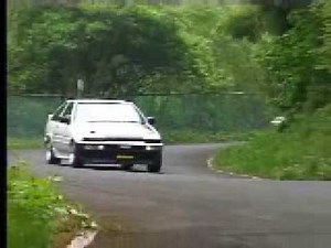 Toyota Corolla AE86 vs R34 Nissan Skyline GT-R, downhill race