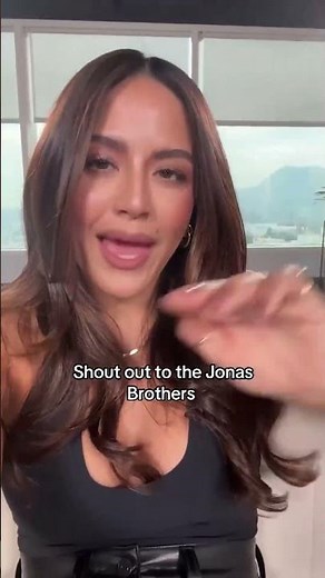 Who needs a cover letter when you have the Jonas Brothers backing you up? #therundown #jonasbrothers