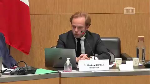Depuis 2019, Nagui n’a pas déposé les comptes de ses sociétés de production, en violation de l’obligation légale prévue par l’article L232-23 du Code de commerce.Lors de son audition, il a justifié ce choix en estimant que « tous les chiffres ne sont pas bons à présenter à tous les concurrents ou à tous les médias », invoquant la concurrence, une contrainte pourtant vécue aussi par l’ensemble des entreprises françaises.Plus troublant encore : il a reconnu préférer rester en infraction et « payer